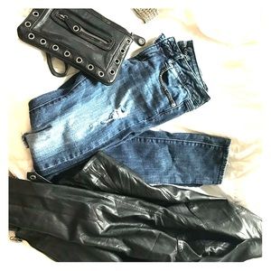 Dark colored American eagle skinny jeans 👖